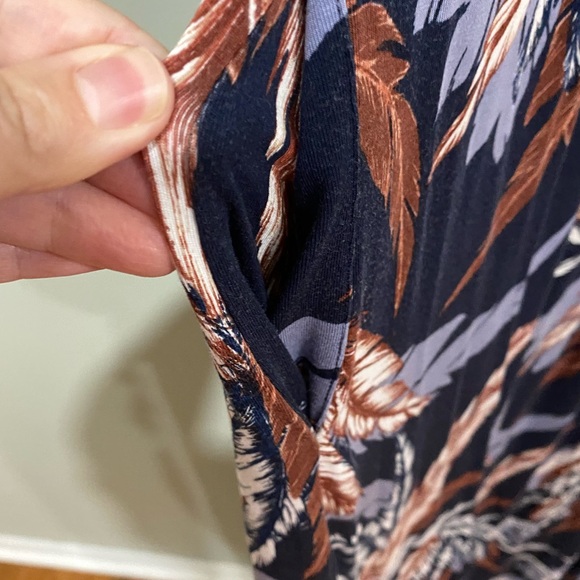 Ingrid & Isabel Navy Feathers Maternity dress - Picture 4 of 9